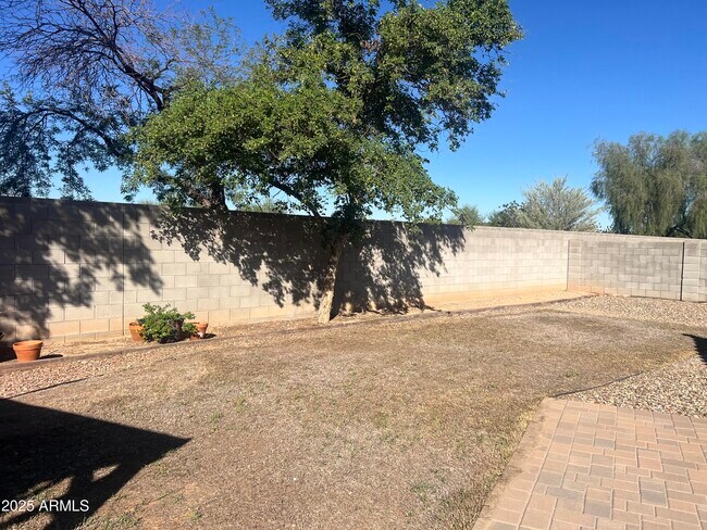 Building Photo - 15481 W Cameron Cir