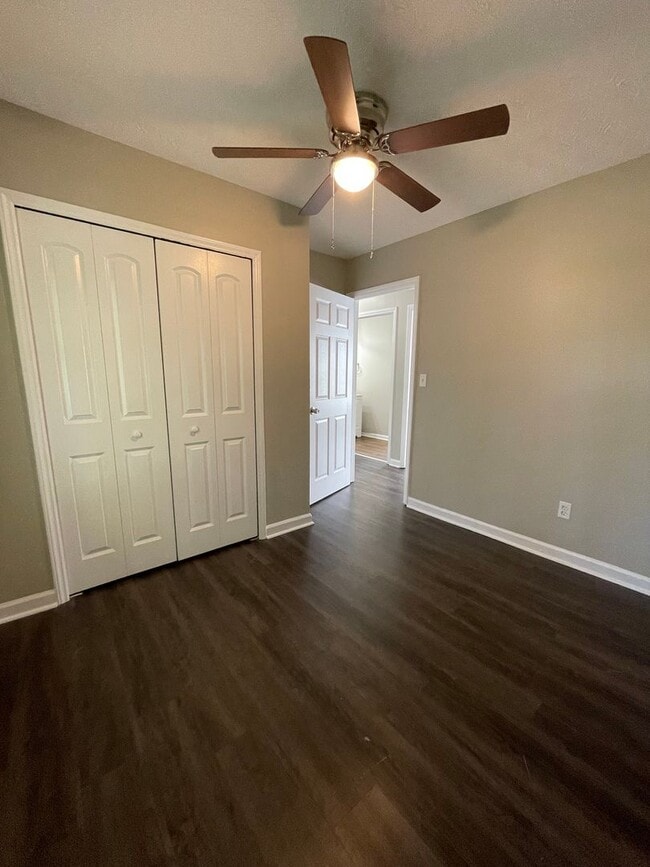 Building Photo - Newly Renovated Just For You!
