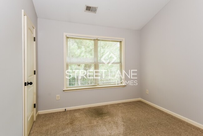 Building Photo - REDUCED! - NOW OFFERING FIRST FULL MONTH F...
