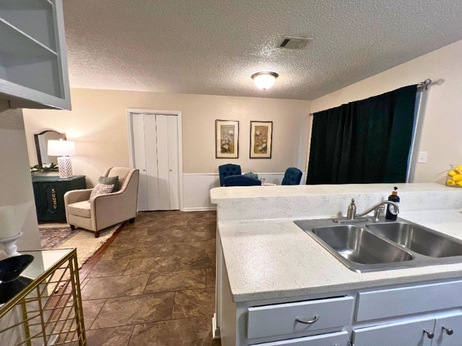 Building Photo - 604 Meadow Lark Ave