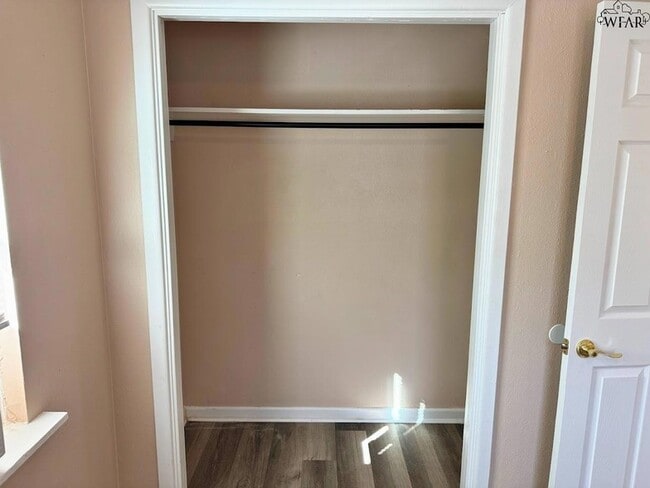 Building Photo - 102 Ave G