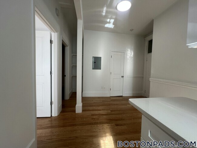 Building Photo - 175 Hemenway St