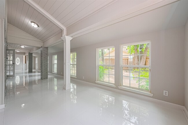 Building Photo - 10815 Creektree Dr
