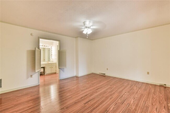 Building Photo - 935 Powderbag Creek Rd