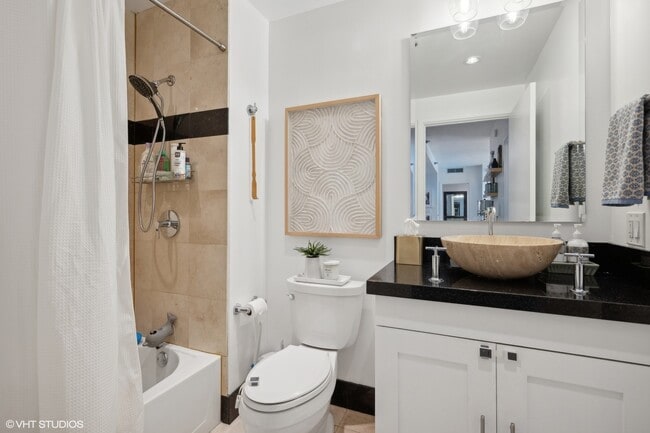 Building Photo - 160 E Illinois St