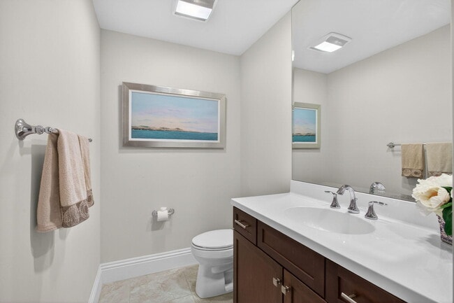 Building Photo - 834 Bay Colony Dr S