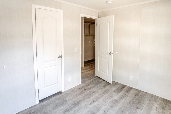 Building Photo - 766 Wall St