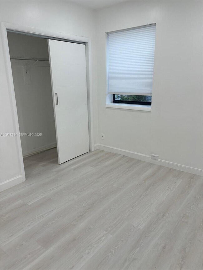 Building Photo - 631 NE 171 St