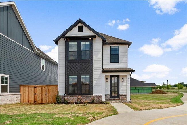 Building Photo - 4206 W Bronco Dr