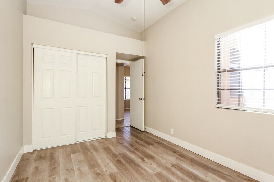 Building Photo - 3814 W Marconi Ave