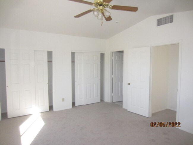 Building Photo - Comfortable & Attractive 3 Bedroom 2 Bath East Side Home Convenient to Everything