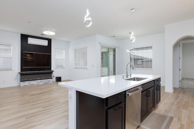 Building Photo - 55+ Guard-Gated Home – Move-In Ready