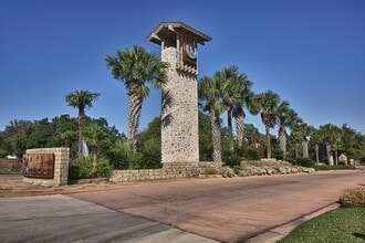 Building Photo - 207 Hi Cir N