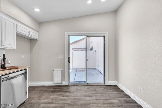 Building Photo - 7820 Milkweed Ct
