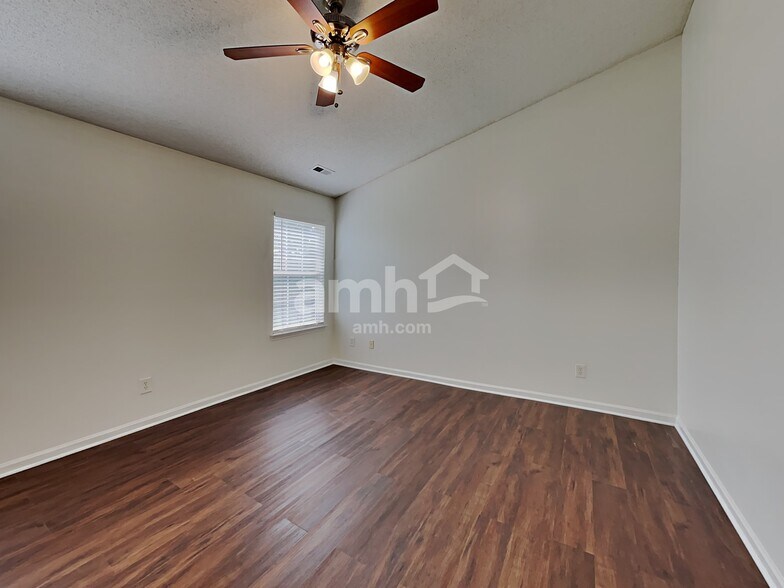 Building Photo - 107 Daventry Pl