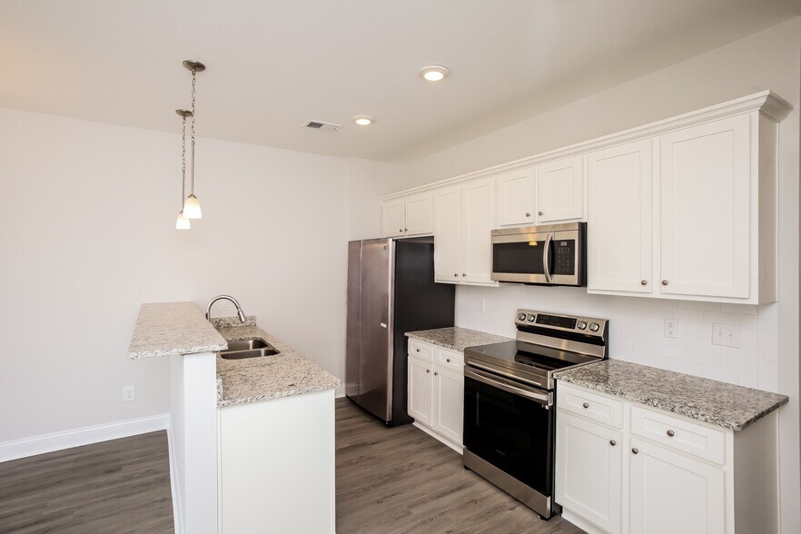 Building Photo - 204 Satin Walnut Wy