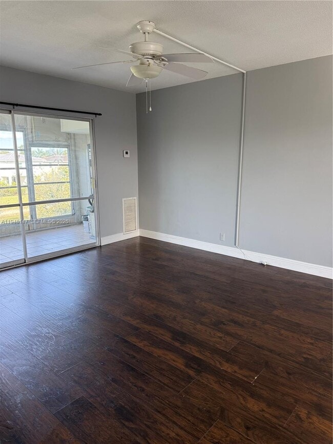 Building Photo - 1021 Crystal Lake Dr