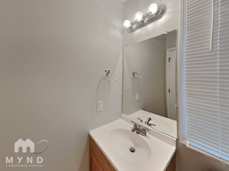 Building Photo - 314 Laurel Ln