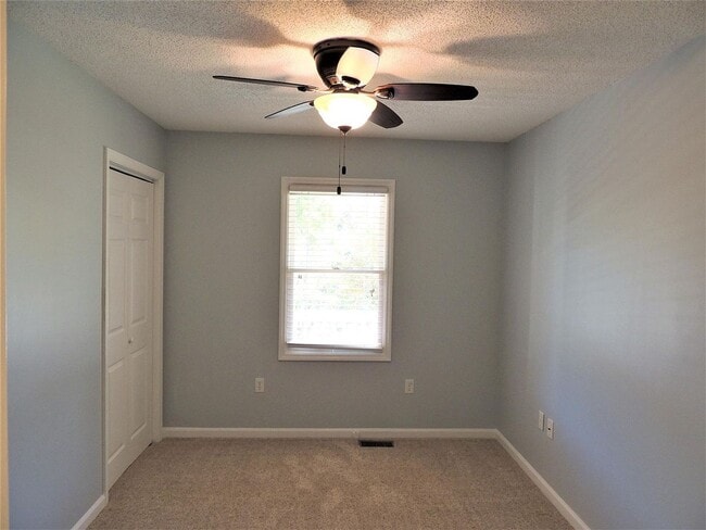 Building Photo - 19 Ashwood Dr
