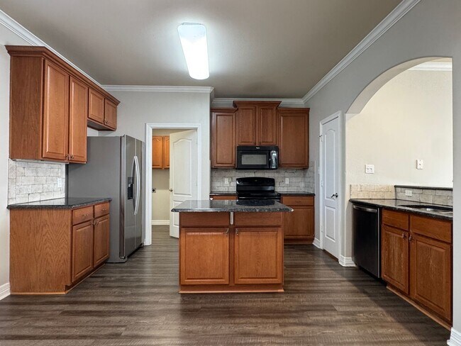 Building Photo - 5805 Thompson Pl