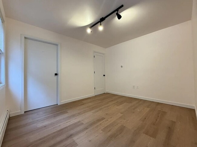 Building Photo - 1919 Willow Ave