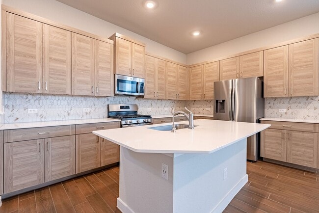 Building Photo - Beautiful 4 Bedroom, 2.5 Bathroom home in Manor!!!