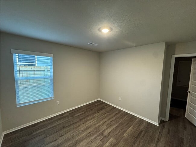 Building Photo - 6505 NW Vandergriff St