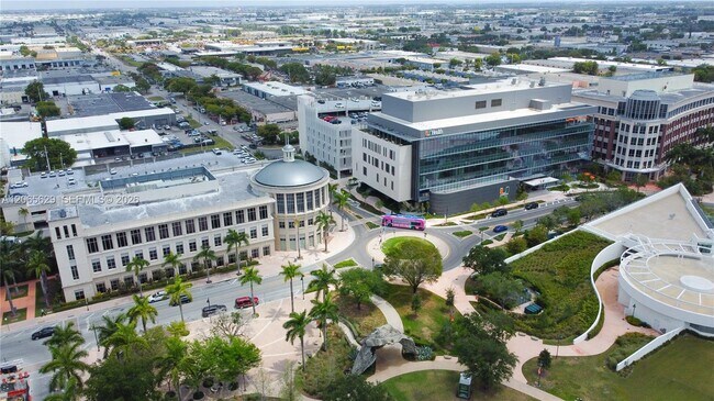 Building Photo - 5300 Paseo Blvd
