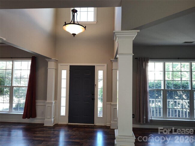 Building Photo - 4018 Manor House Dr