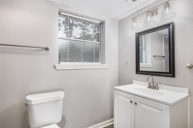 Building Photo - 1702 Athens Dr