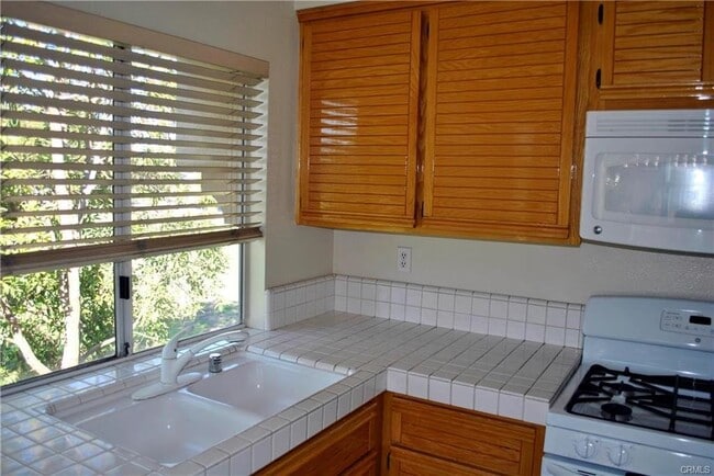 Building Photo - 124 Cartier Aisle