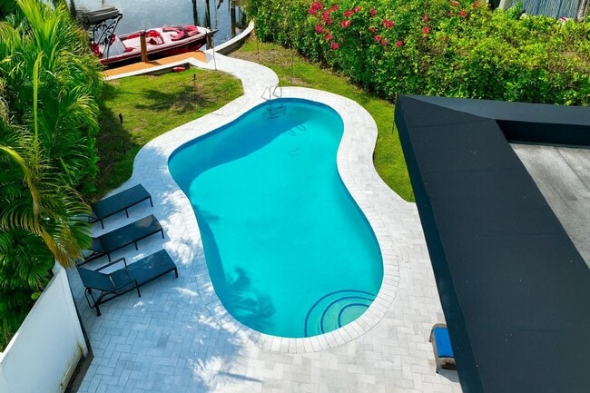 Building Photo - 4450 NE 23rd Ave