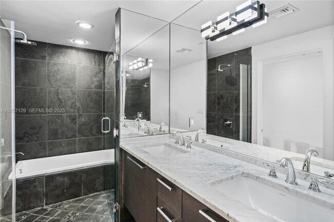 Building Photo - 900 Biscayne Blvd