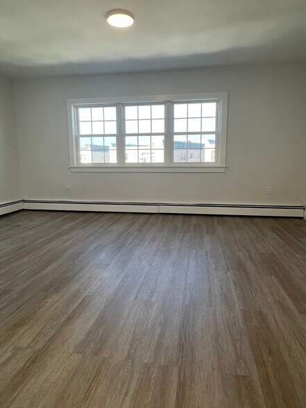 Building Photo - 3113 Harding Ave
