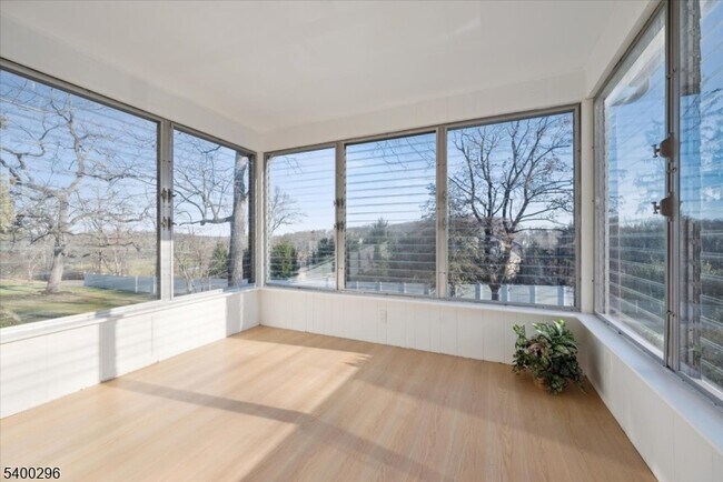 Building Photo - 272 Mt Kemble Ave