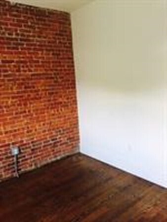Building Photo - 53 Heath St