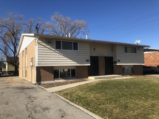 Building Photo - 1083 N 150 W