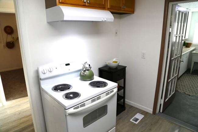 Building Photo - 2bed/1bath with a shop