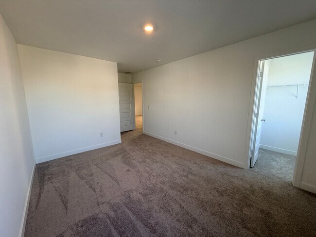 Building Photo - 936 Shadow Dr