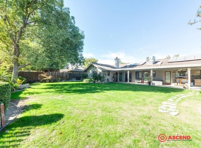 Building Photo - Phenomenal Home On The West Side of Town – Near Bakersfield Marketplace