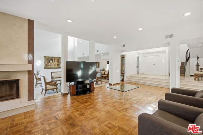 Building Photo - 2846 Royston Pl