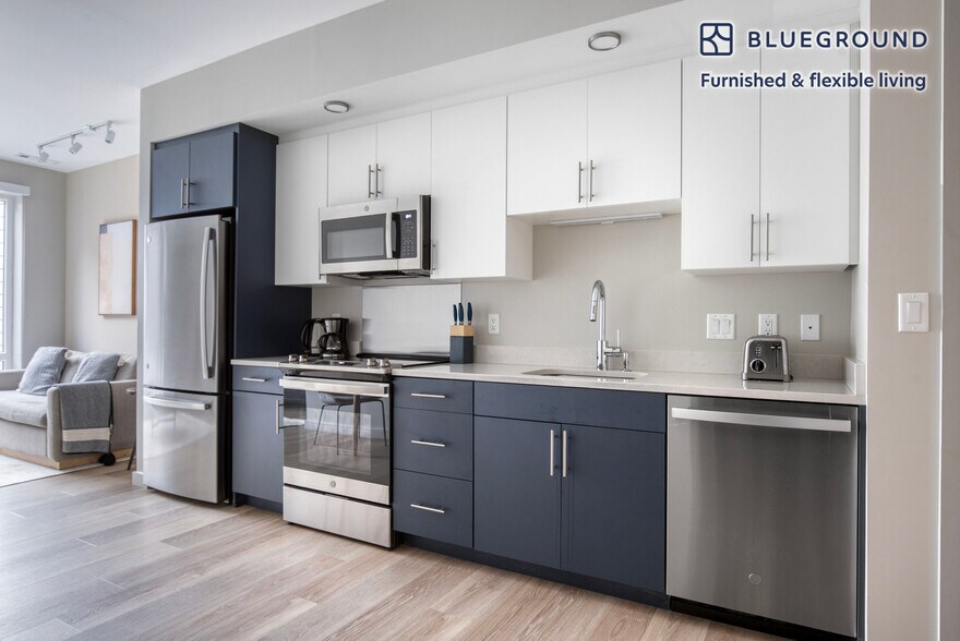 Building Photo - 1550 Soldiers Field Rd