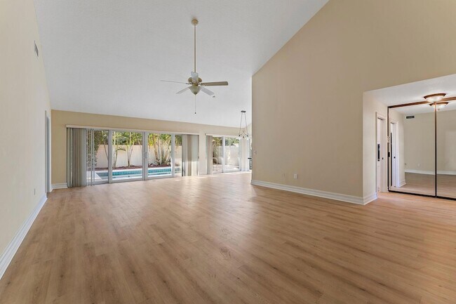 Building Photo - 118 Knoll Way