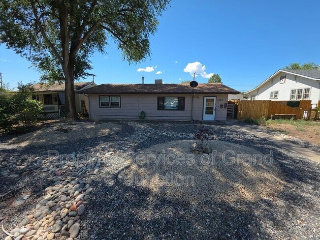 Building Photo - 1355 Elm Ave