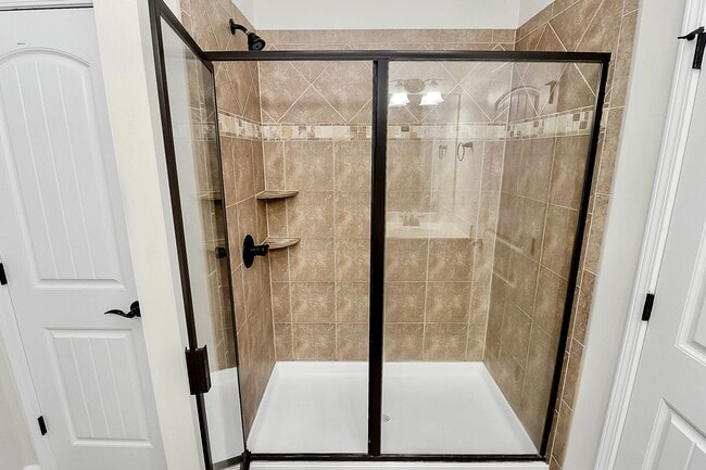 Building Photo - Beautiful three bedroom townhome