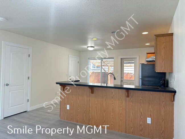 Building Photo - A beautiful 2-story townhouse attached with a single car garage!