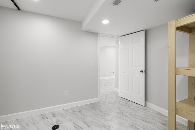 Building Photo - 46267 Terrace Dr