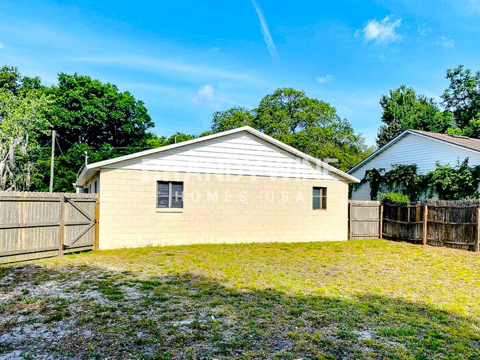 Building Photo - 403 Crabtree Ave