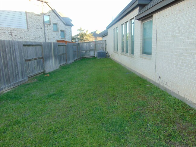 Building Photo - 24978 Tidmor Ln