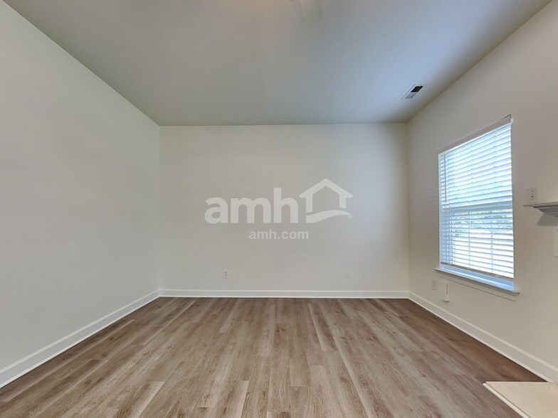 Building Photo - 456 Clearwater Dr